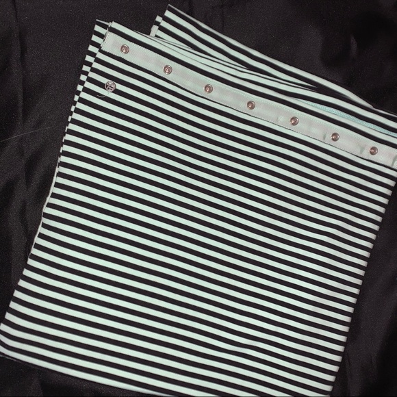 Lululemon Vinyasa Scarf in Black Tonga Stripe Mint - Picture 4 of 7